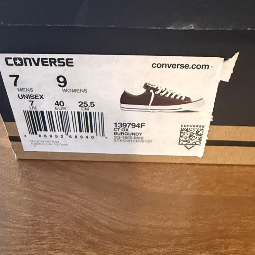 Burgundy Converse All Stars. Men’s 7/Women’s 9 - Picture 7 of 7